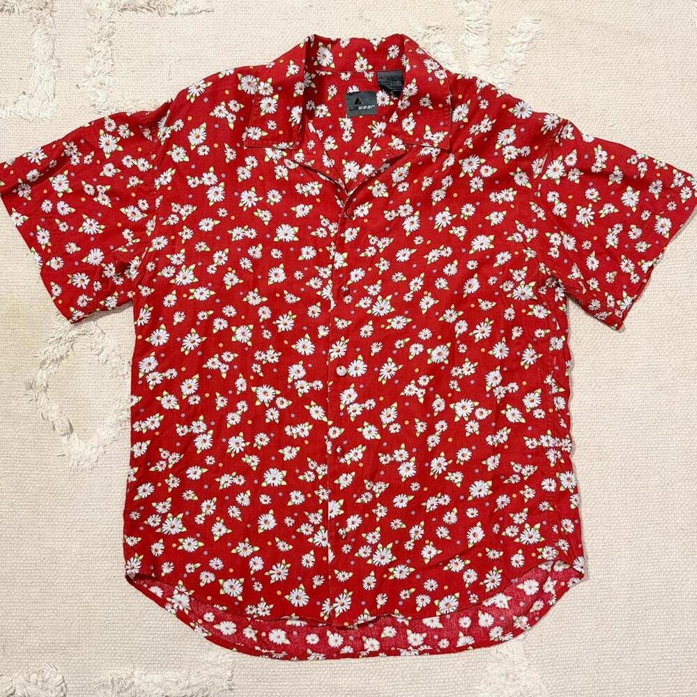 🌼 Vintage Lizwear Red Floral Button-Up Shirt – Size M
